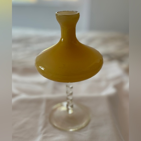 Vintage art glass perfume bottle no stopper